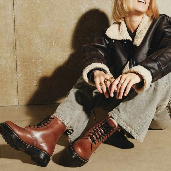 Dr. Martens 1460 8-Eye Serena Boot - Saddle Tan. Size 6 - Picture 1 of 15